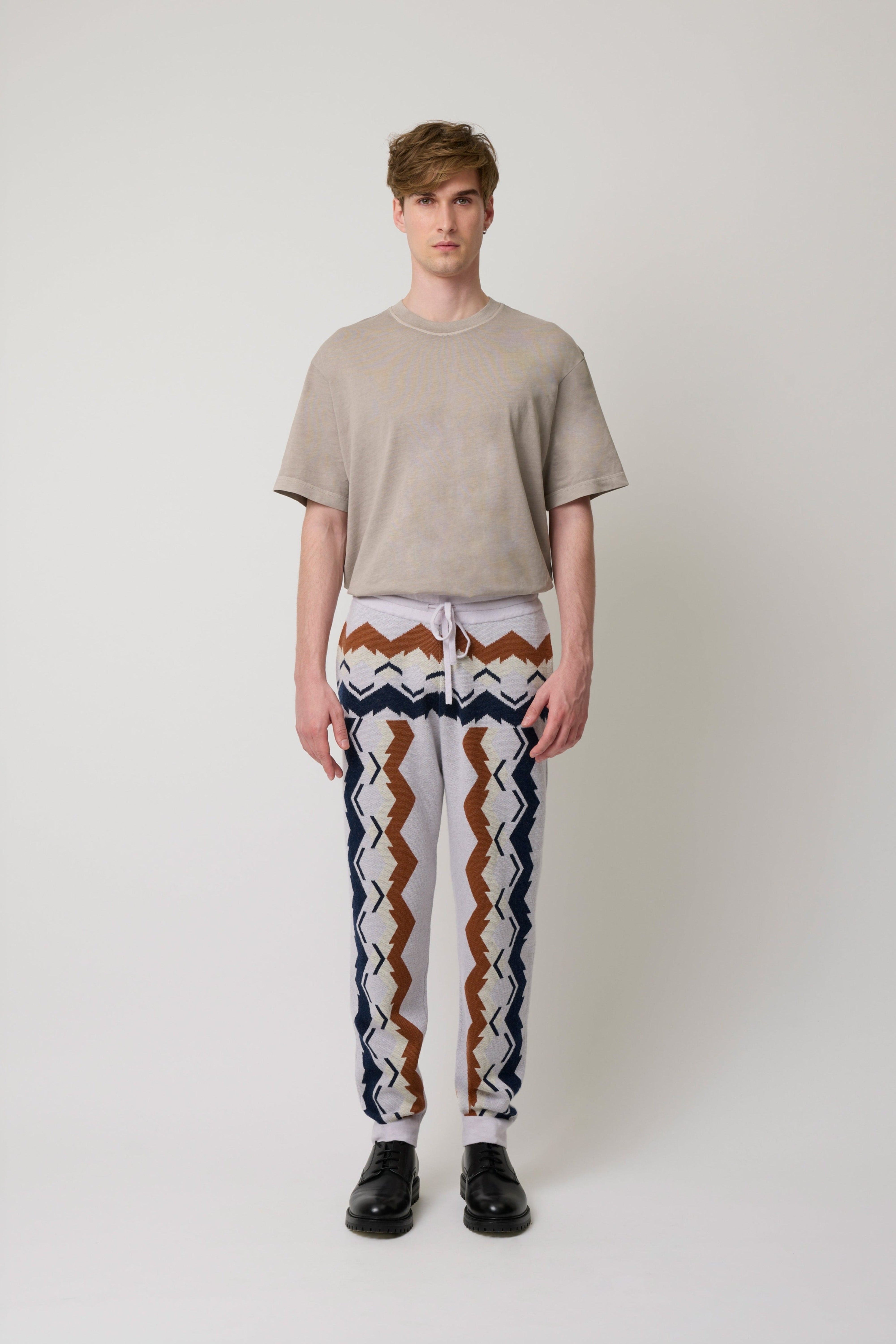 Jogging pants with geometric jacquard